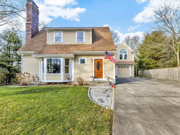 10 Rockledge Drive, North Falmouth, MA 02556