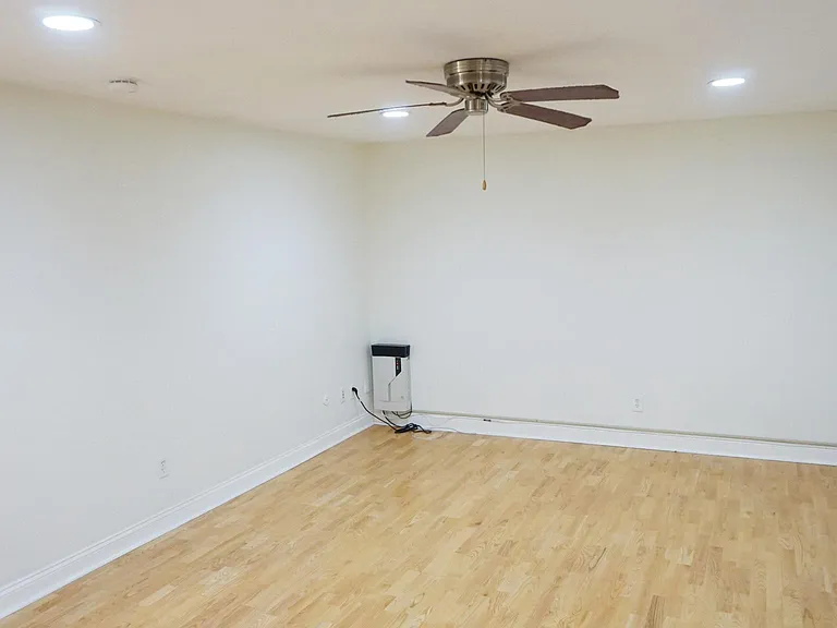 41 Walnut St #44 — Photo 6