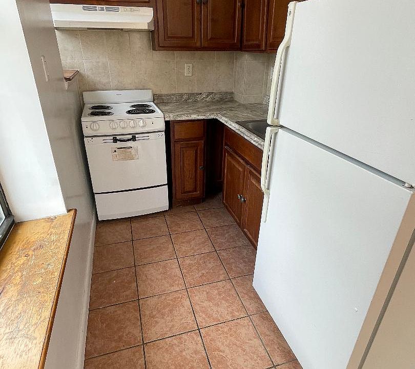 1st image of 1621 Lexington Ave APT 9