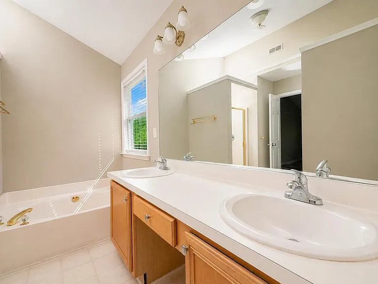 5803 Whisperwood Dr — Photo 30