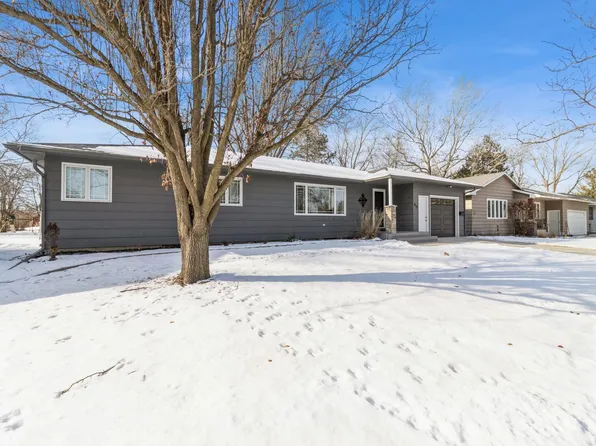825 Park Ave, Story City, IA 50248