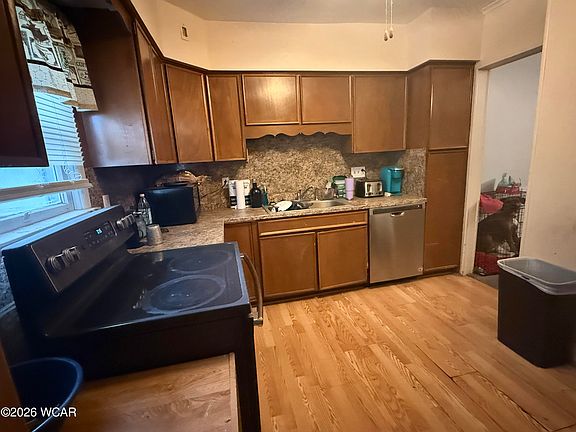 5th image of 321 W Ashton Ave