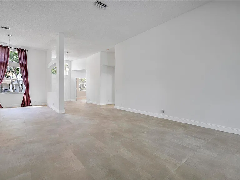 970 Greenwood Rd — Photo 12