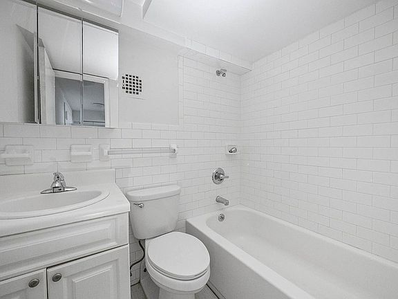 5th image of 88 Fulton St #703