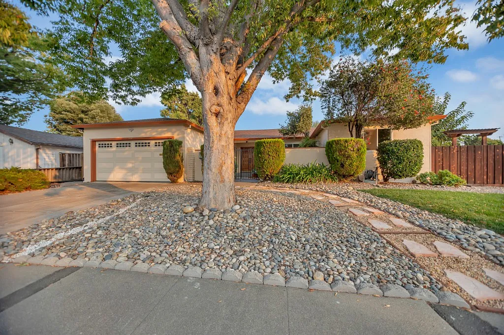1500 Heartwood Dr photo 1
