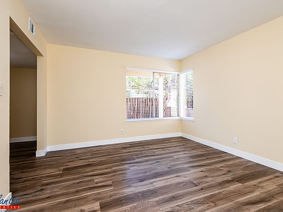 4th image of 913 El Lisa Dr APT A
