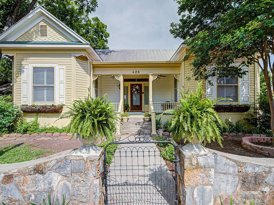 426 7th St, Comfort, TX 78013 Zillow