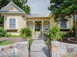 426 7th St, Comfort, TX 78013