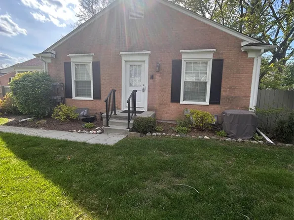 1466 Knights Ridge Ct, Rochester, MI 48306