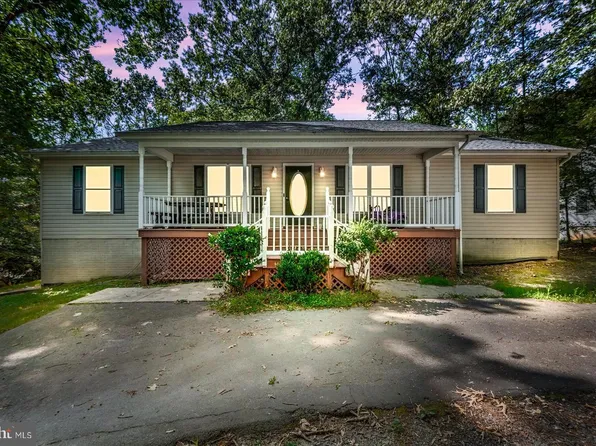 7462 Buchanan Dr, King George, VA 22485