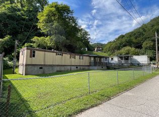 110 Mile Branch Rd, Cedar Grove, WV 25039