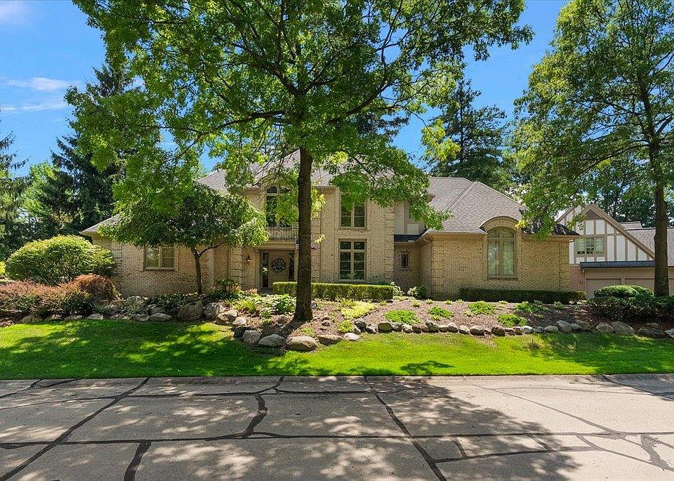 1st image of 1086 Autumn Ln