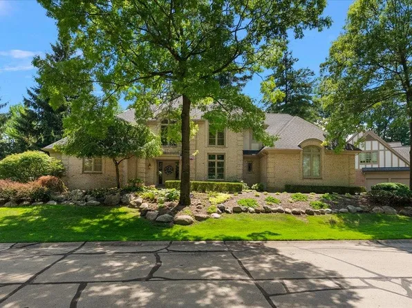 1086 Autumn Ln, Bloomfield Hills, MI 48304