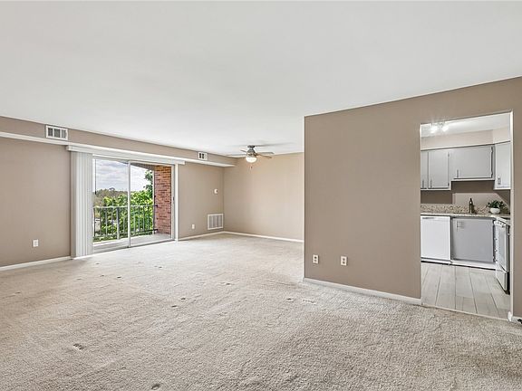 3rd image of 611 Calais Dr APT 4204