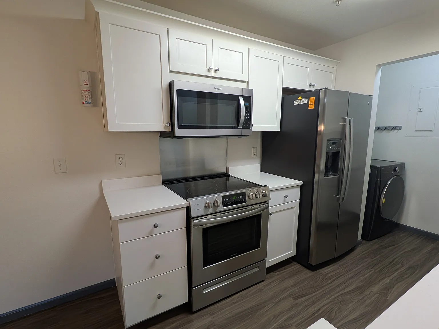 3 bed, 1055 sqft, $2,195 — Photo 2