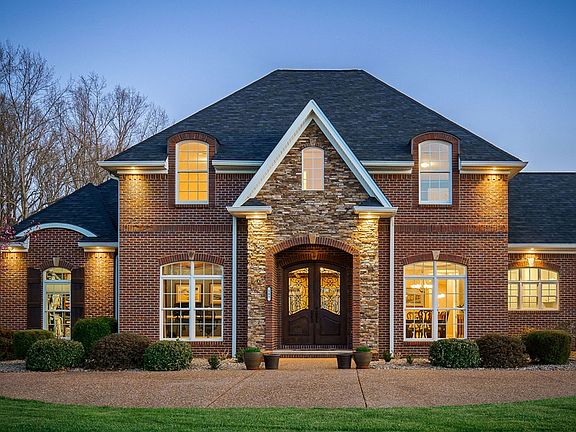 4th image of 165 Southern Woods Ct
