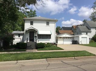 721 S 7th St, Clinton, IA 52732