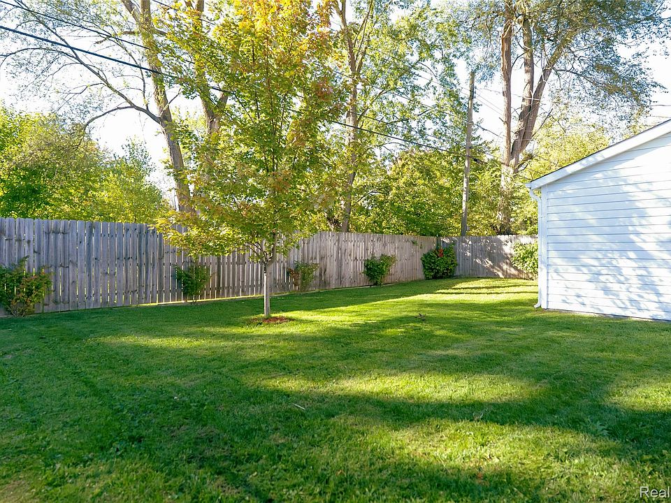 26137 Wagner Ave, photo 28