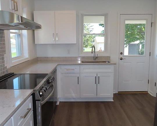4th image of 228 Rowe Ave #228