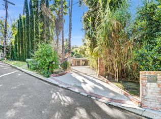 19130 Charles St, Tarzana, CA