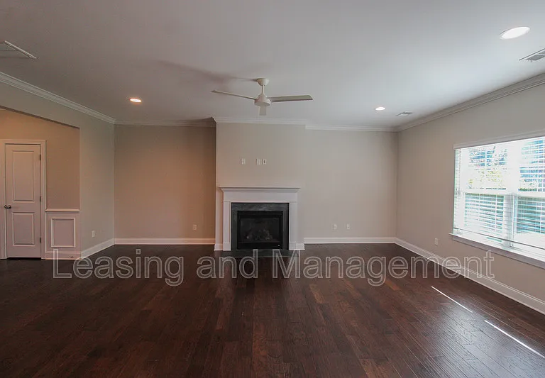 1149 Sumner Ave — Photo 4
