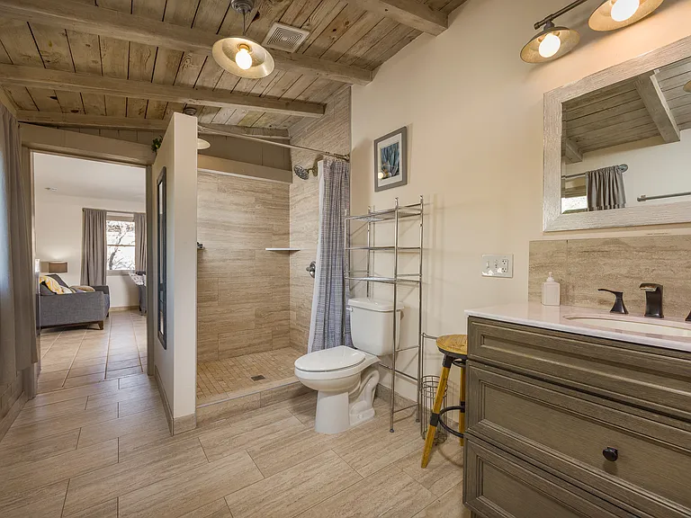 1533 E Lester St — Photo 16
