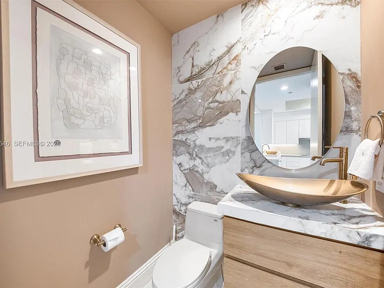 100 S Pointe Dr #702 — Photo 27