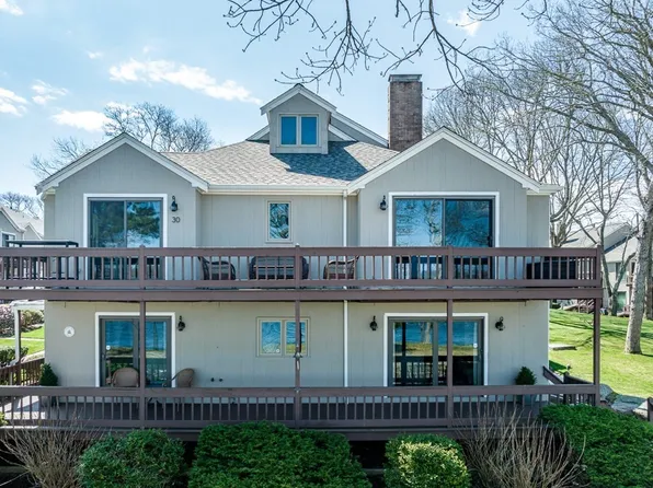 30 Ships Way #30, Buzzards Bay, MA 02532
