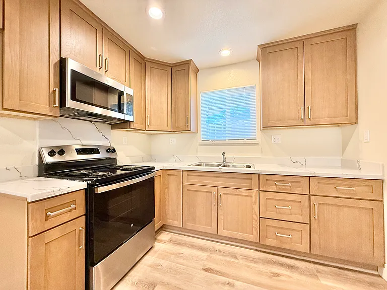 231 S Veach Ave — Photo 1