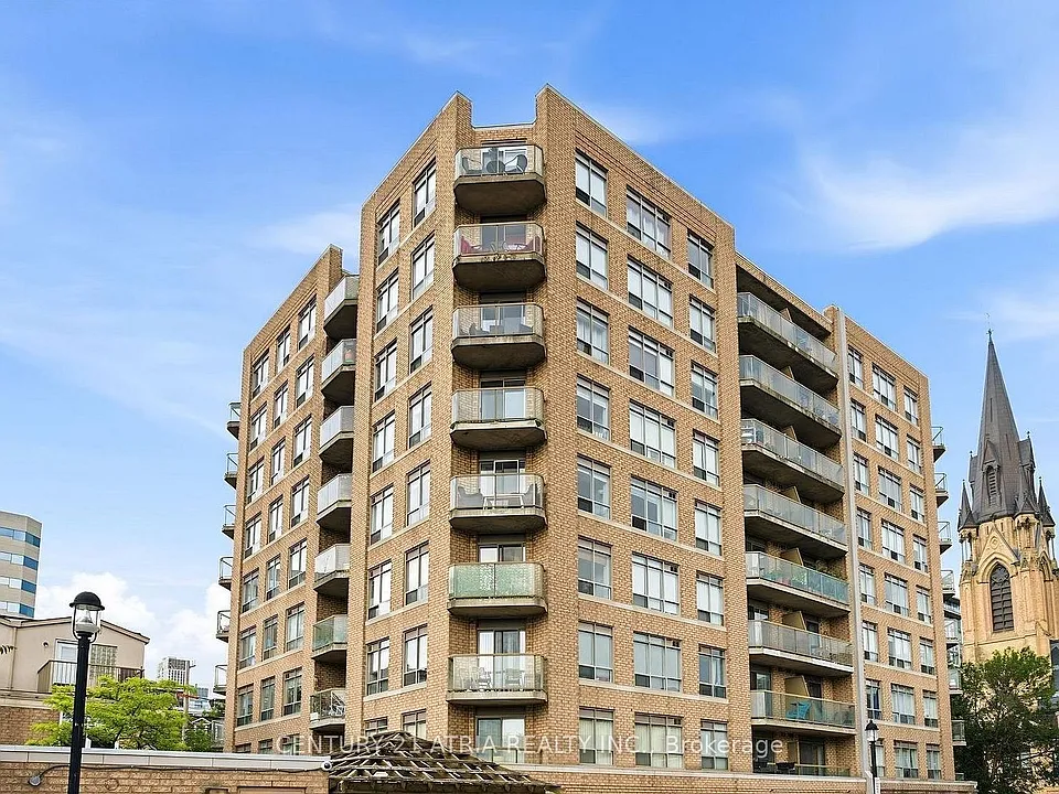 140 Bathurst St #103