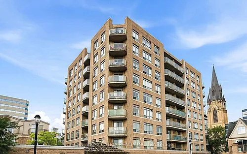 140 Bathurst St #103 Photo 1