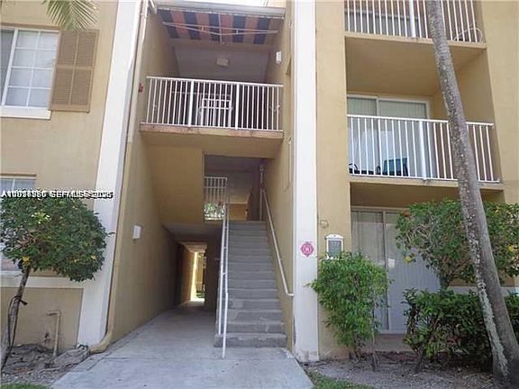 4th image of 720 SW 111th Ave APT 207