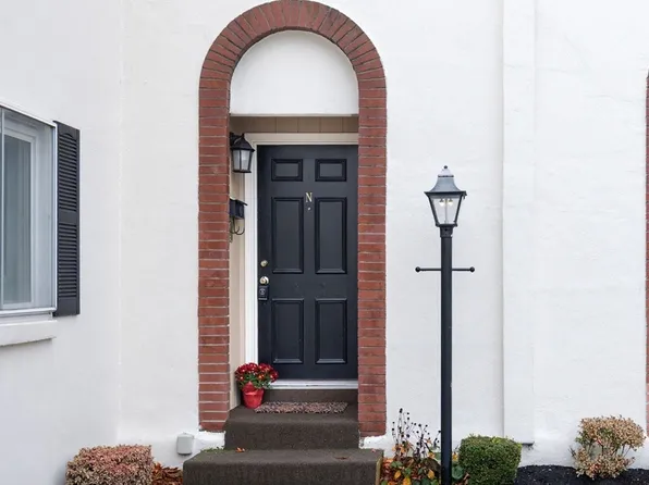 1 Charles St APT N, Reading, MA 01867