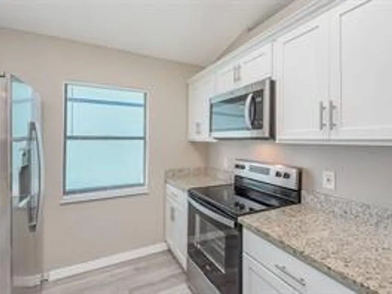 3846 Long Grove Ln — Photo 11