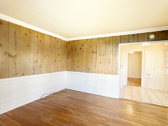 5th image of 238 E Elmwood Ave #A
