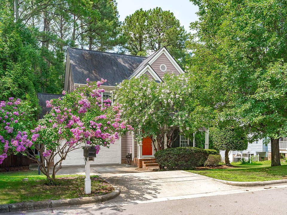 1st image of 102 Stenness Ct
