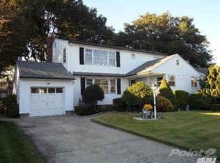 10 Chadwick Rd, Syosset, NY 11791