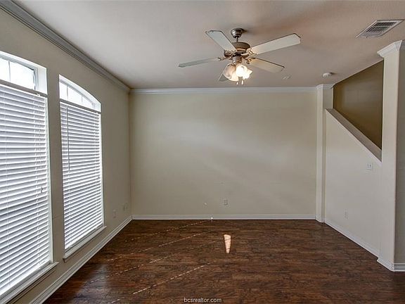 4th image of 305 Holleman Dr #502