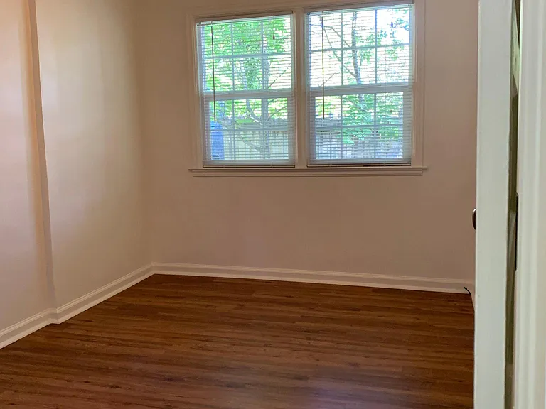 1139 E Benton St — Photo 6