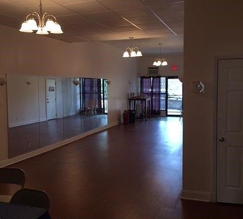 3rd image of 11329 Farmers Blvd
