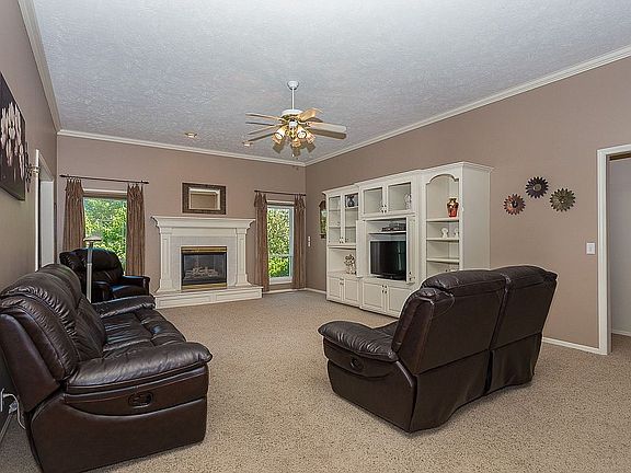 2nd image of 17881 Hickory Cir