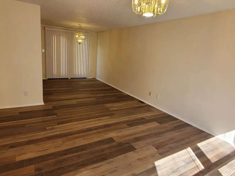 7402 Brigmore Dr — Photo 9