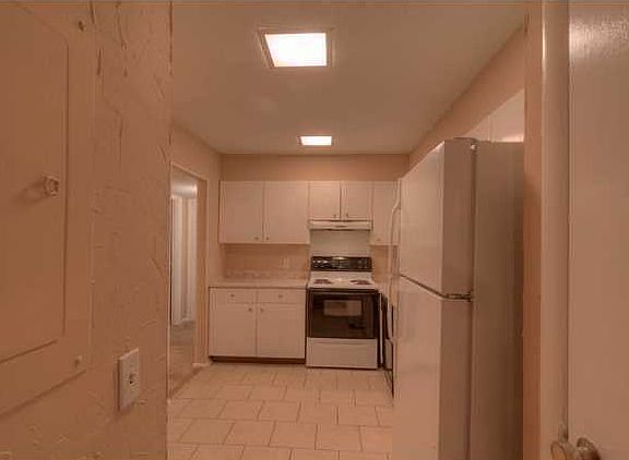 5th image of 566 River St #566