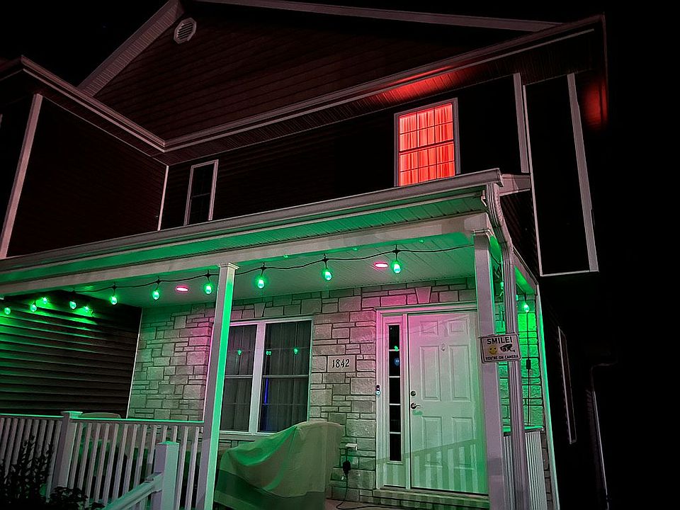 Changeable front porch light