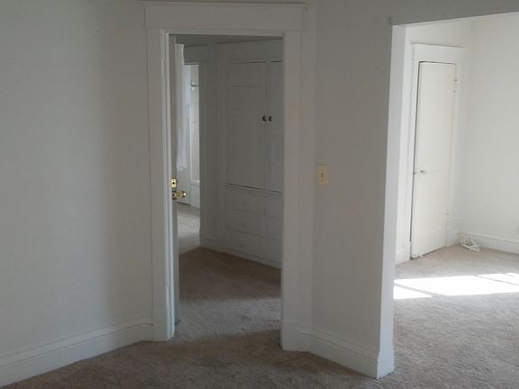 Hall/built in dressor