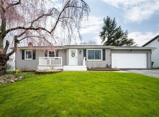 99 Grandview Ln, Rochester, NY 14612