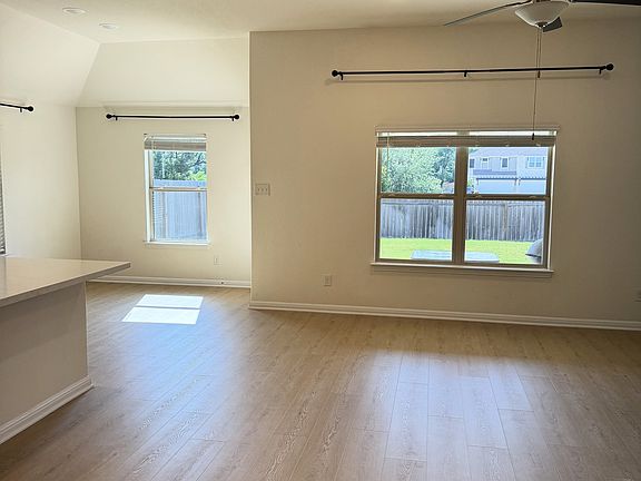 4th image of 1541 Harrongton Way
