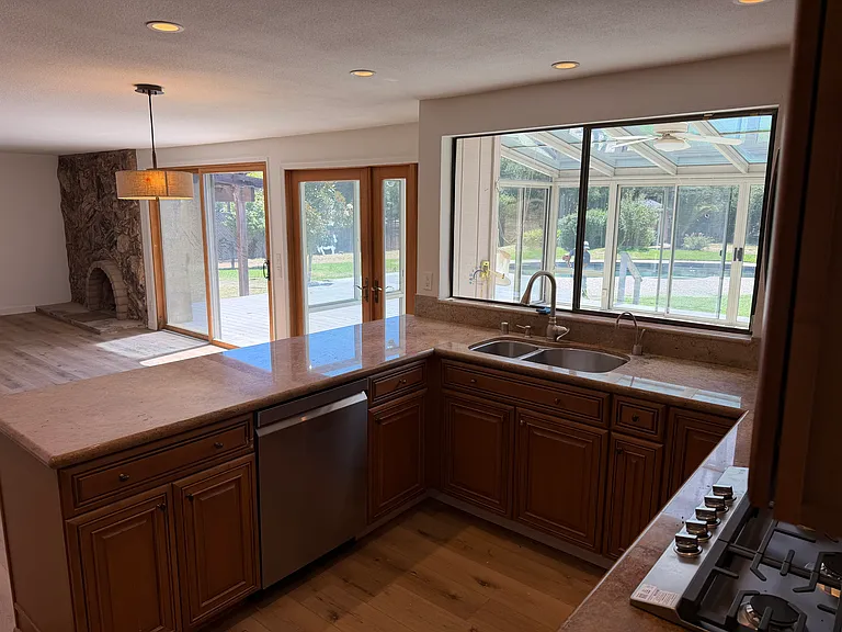 427 Bloom Ln — Photo 16
