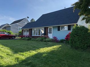 63 Queens Bridge Rd, Levittown, PA 19057