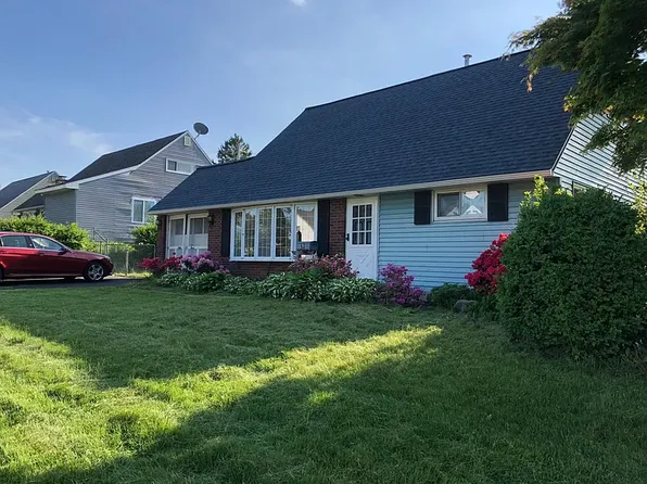 63 Queens Bridge Rd, Levittown, PA 19057